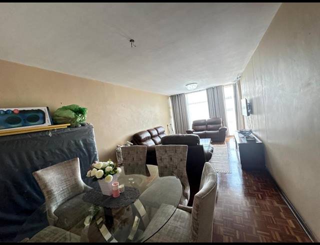 2 BEDROOM APARTMENT FOR SALE IN KENSINGTON